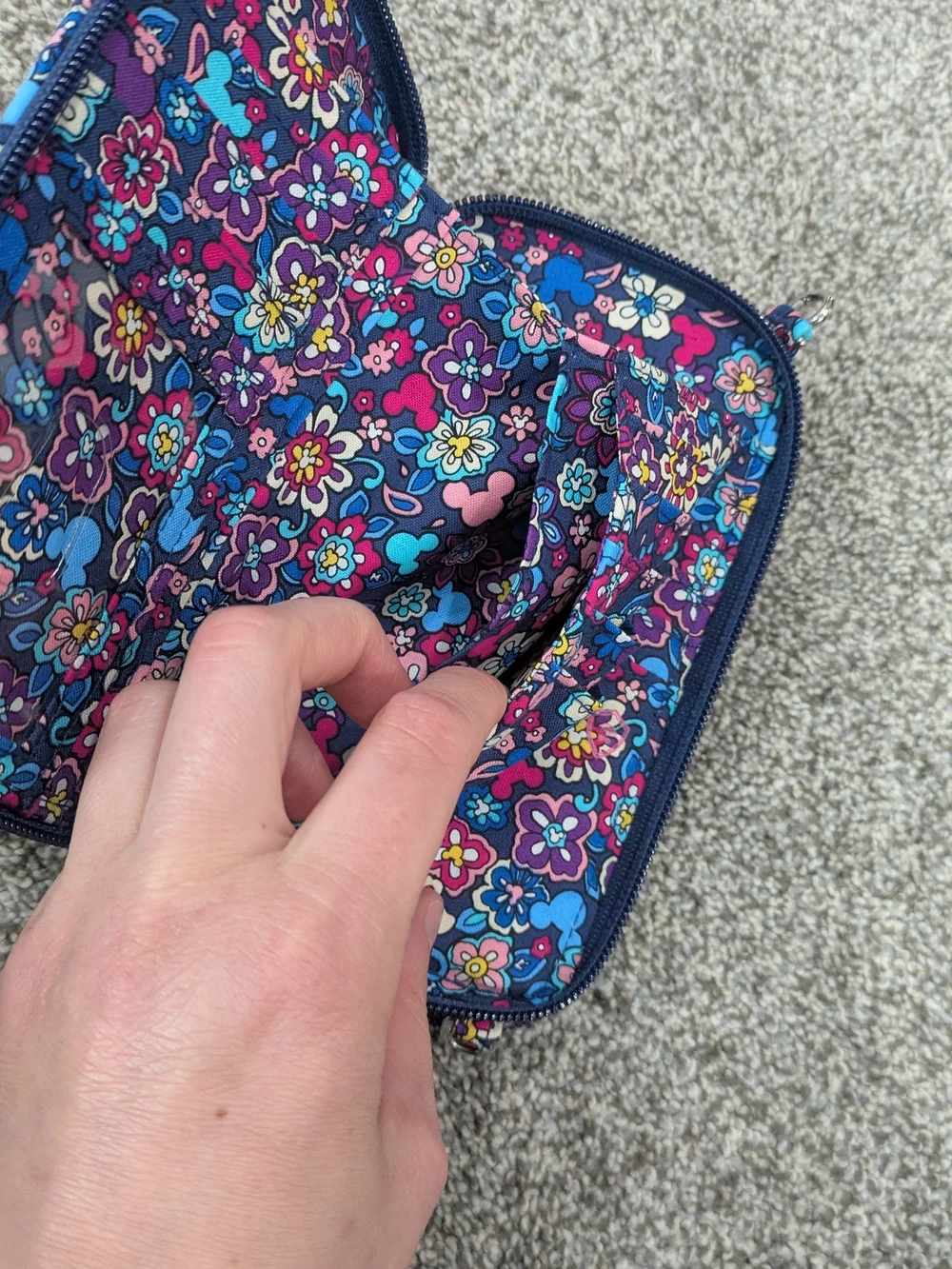 Vera Bradley Disney Mickey Wallet Wristlet Double Zip Phone Pocket - Picture 10 of 16